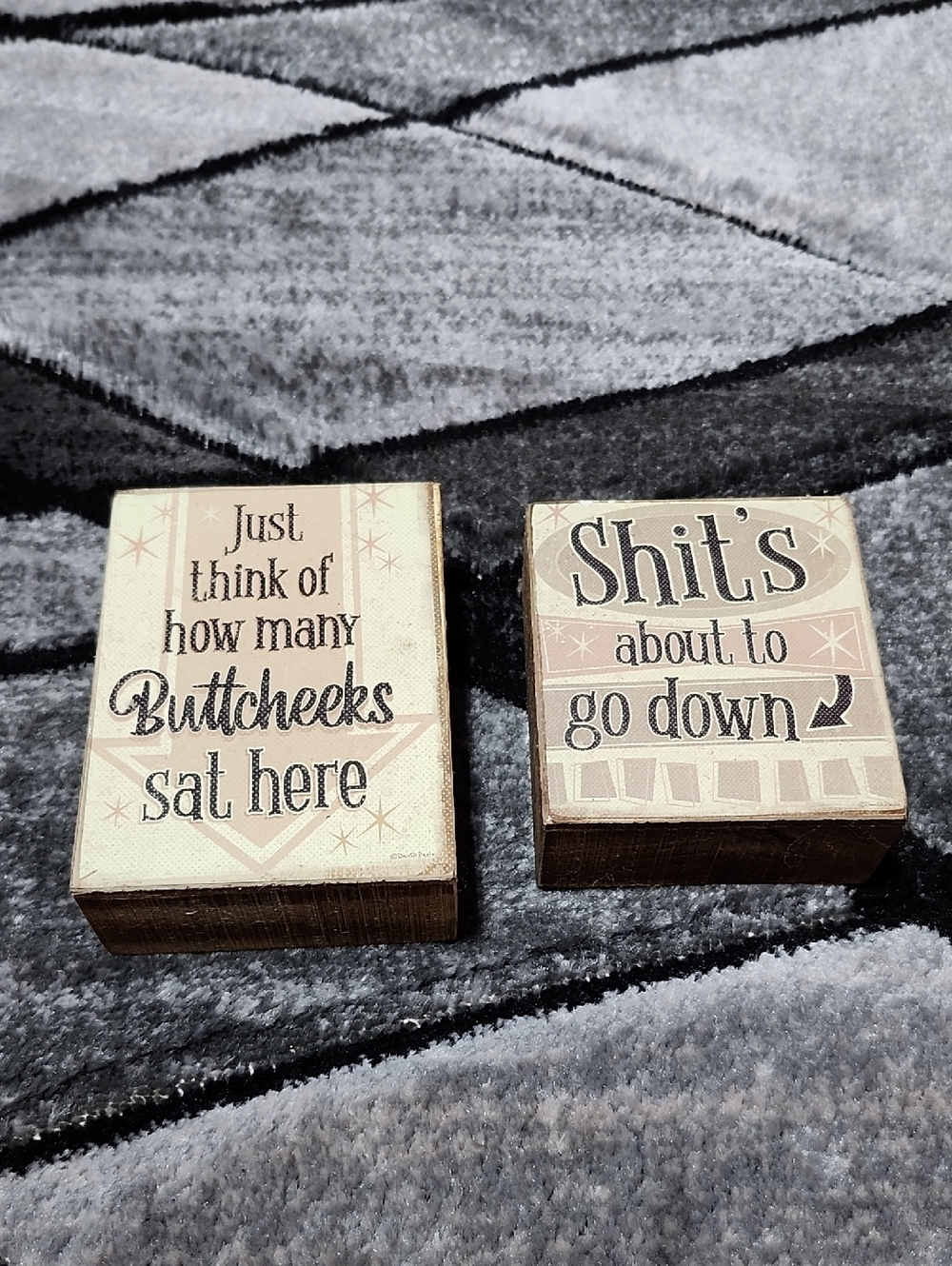PRIMITIVES BY KATHY SET-OF-2 HUMOROUS DECORATIVE WOODEN DISPLAY SIGNS 4"X4.5"